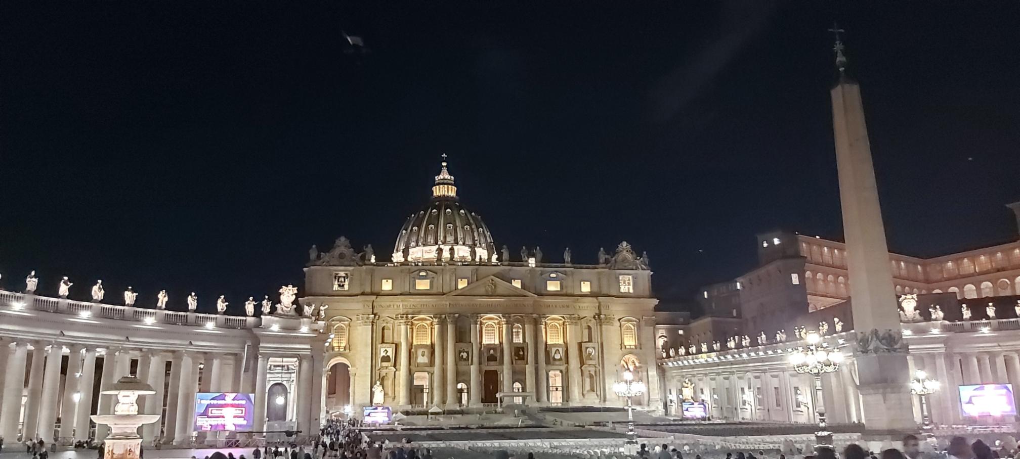 Petersplatz bei Nacht (c) Kirchengemeinde Quierschied St. Barbara Petersplatz bei Nacht